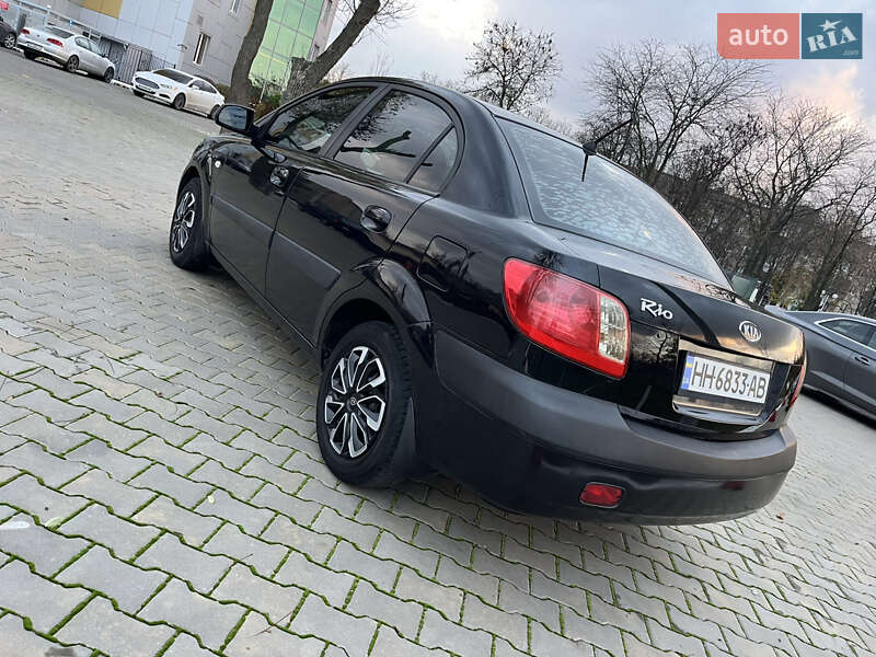 Седан Kia Rio 2006 в Измаиле