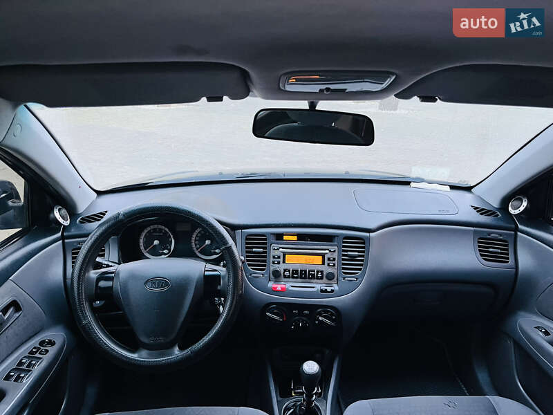 Седан Kia Rio 2006 в Измаиле