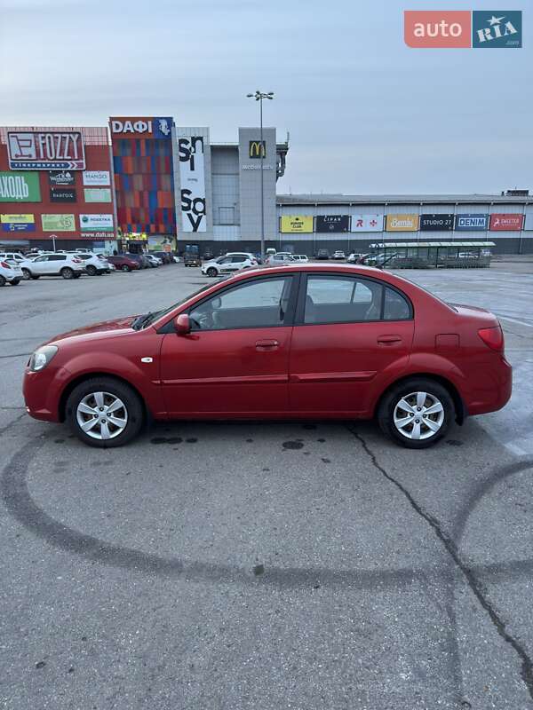 Седан Kia Rio 2010 в Кременчуге