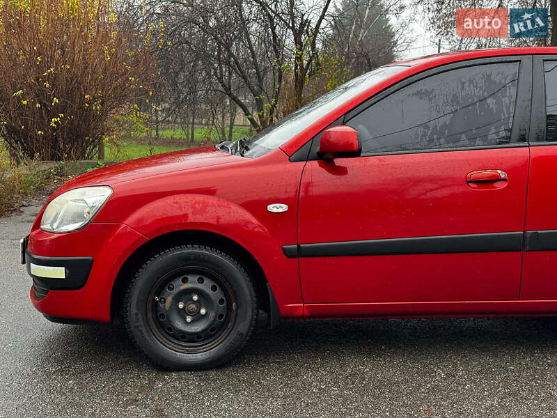 Хэтчбек Kia Rio 2008 в Киеве