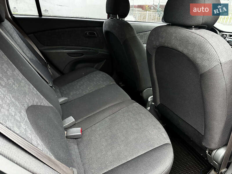 Хэтчбек Kia Rio 2008 в Киеве