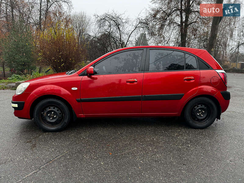 Хэтчбек Kia Rio 2008 в Киеве