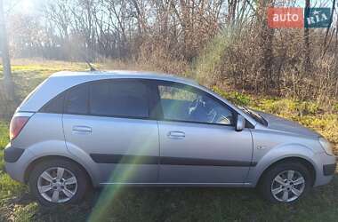 Хэтчбек Kia Rio 2005 в Онуфриевке