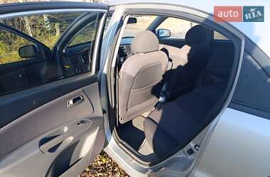 Хэтчбек Kia Rio 2005 в Онуфриевке