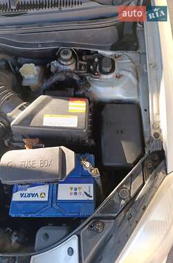 Хэтчбек Kia Rio 2005 в Онуфриевке