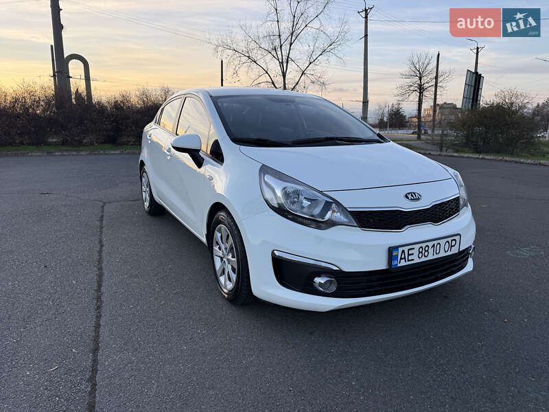 Седан Kia Rio 2016 в Кривом Роге