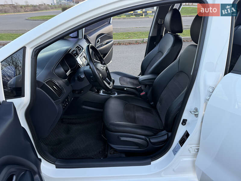Седан Kia Rio 2016 в Кривом Роге