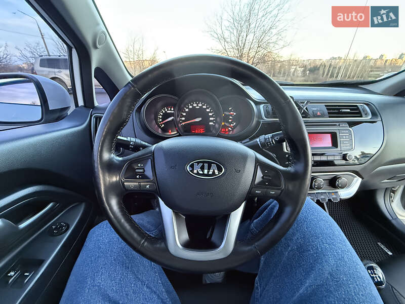 Седан Kia Rio 2016 в Кривом Роге