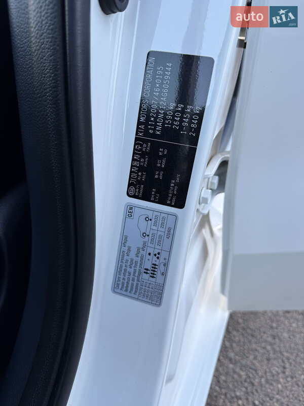 Седан Kia Rio 2016 в Кривом Роге