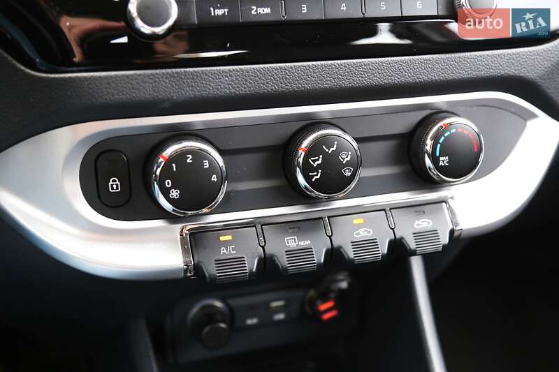 Хэтчбек Kia Rio 2016 в Киеве