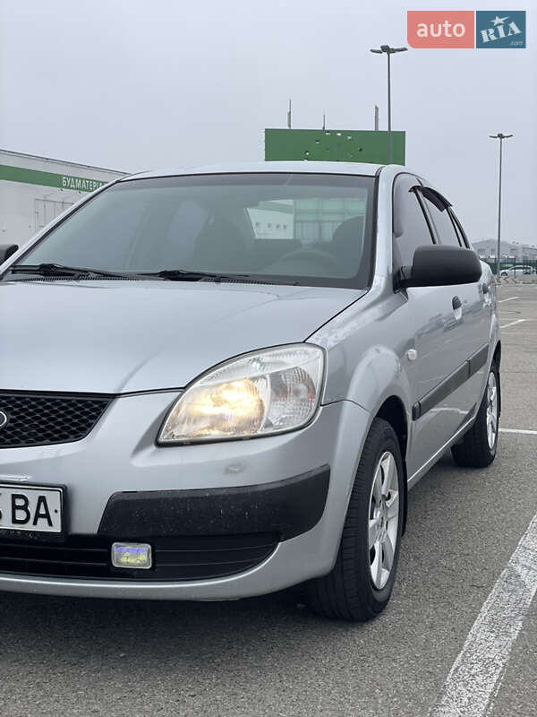 Седан Kia Rio 2007 в Киеве