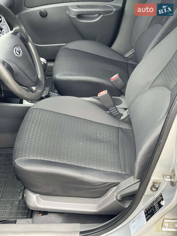 Седан Kia Rio 2007 в Киеве