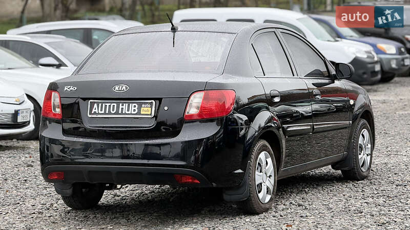 Седан Kia Rio 2011 в Бердичеве