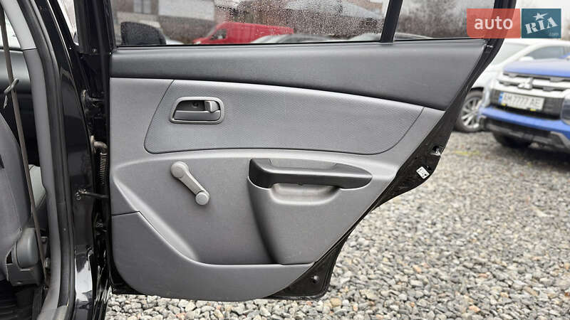 Седан Kia Rio 2011 в Бердичеве