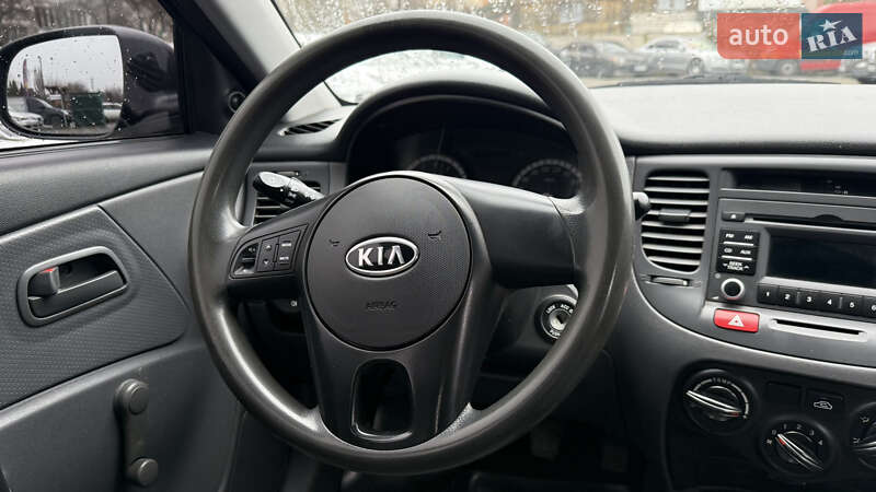 Седан Kia Rio 2011 в Бердичеве