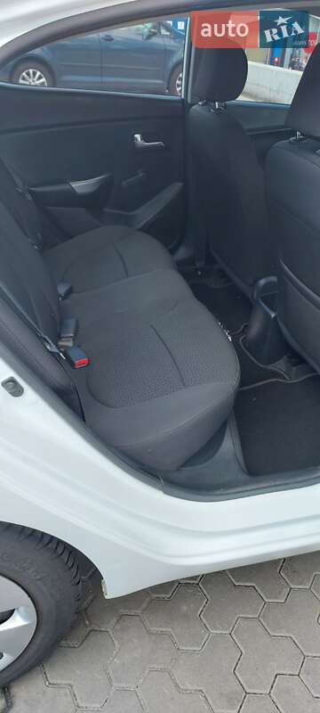 Седан Kia Rio 2013 в Киеве