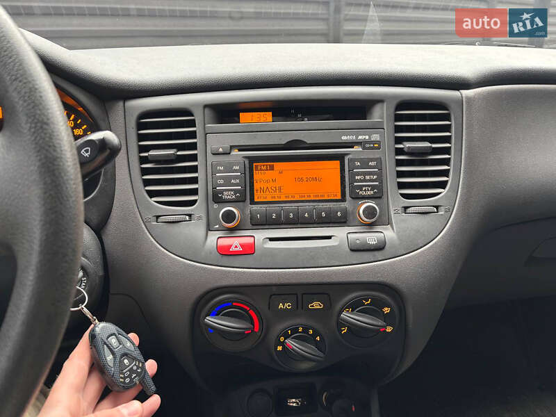 Седан Kia Rio 2008 в Івано-Франківську