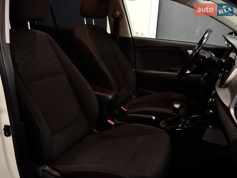 Хэтчбек Kia Rio 2017 в Николаеве