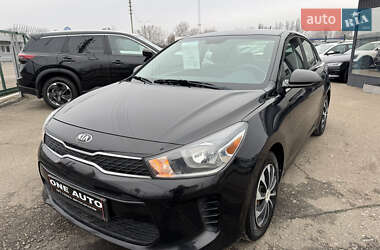 Седан Kia Rio 2017 в Киеве