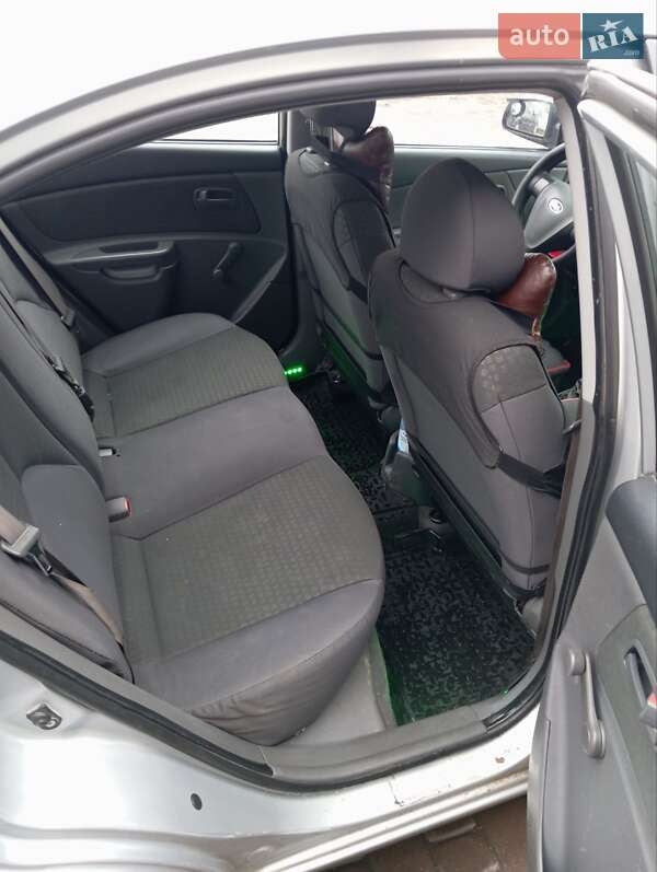 Седан Kia Rio 2008 в Тернополе