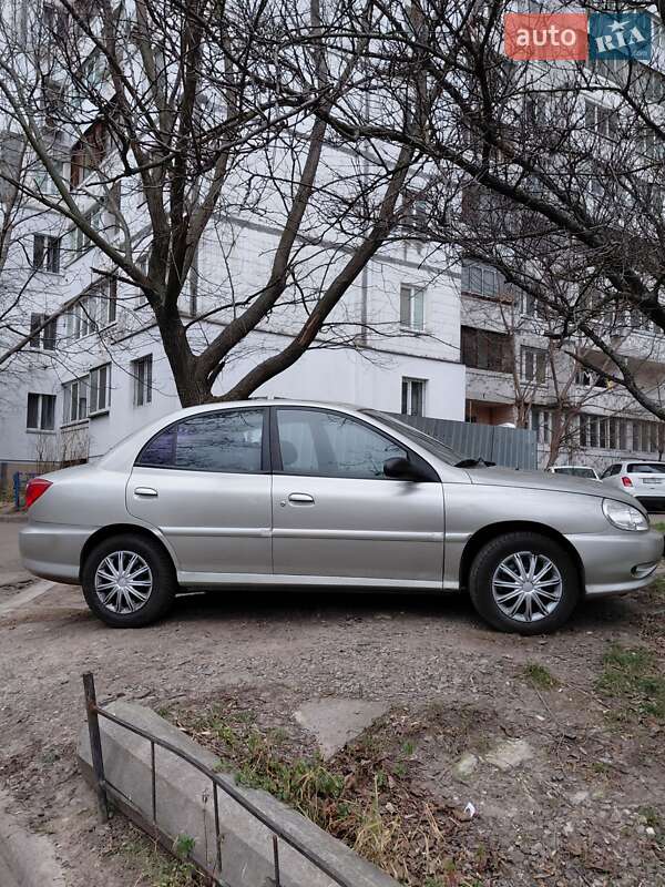 Седан Kia Rio 2002 в Києві