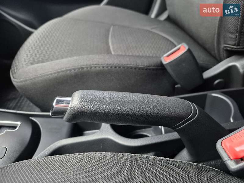 Хэтчбек Kia Rio 2013 в Киеве