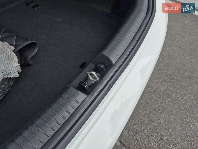 Хэтчбек Kia Rio 2013 в Киеве