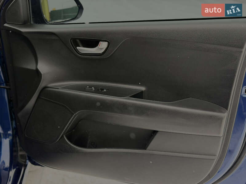 Седан Kia Rio 2019 в Львові