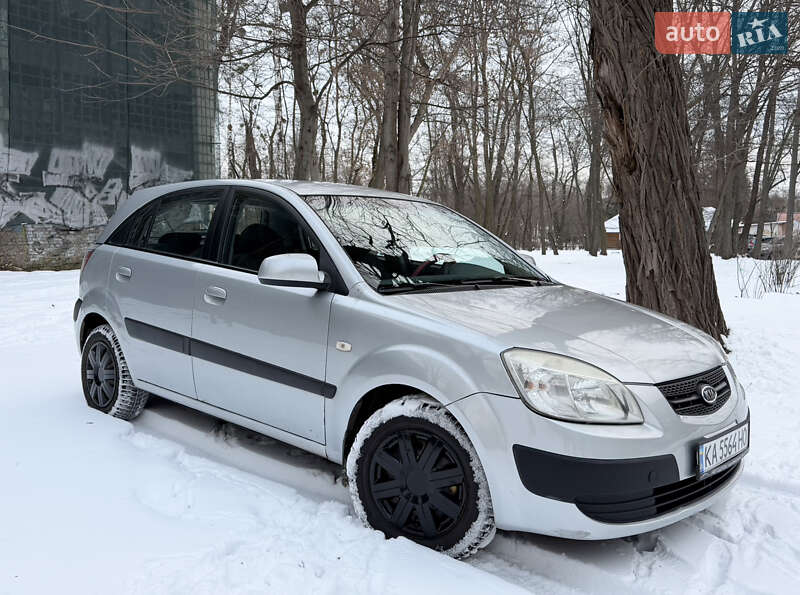 Хэтчбек Kia Rio 2008 в Киеве