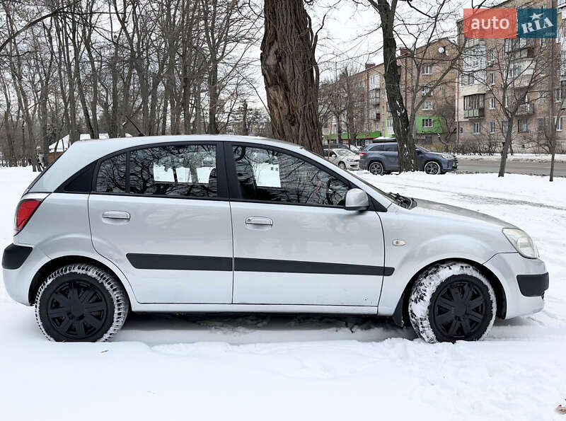 Хэтчбек Kia Rio 2008 в Киеве