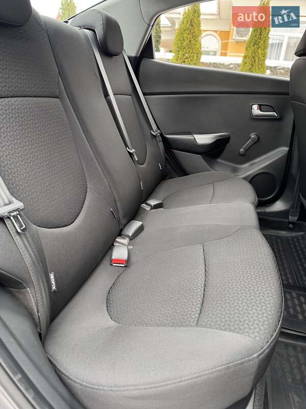 Седан Kia Rio 2012 в Киеве
