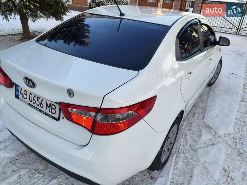 Седан Kia Rio 2013 в Калиновке