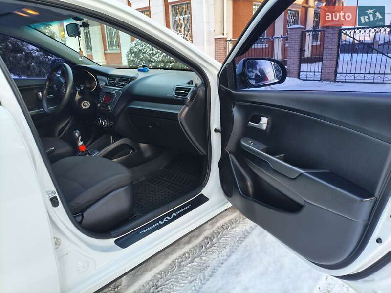 Седан Kia Rio 2013 в Калиновке