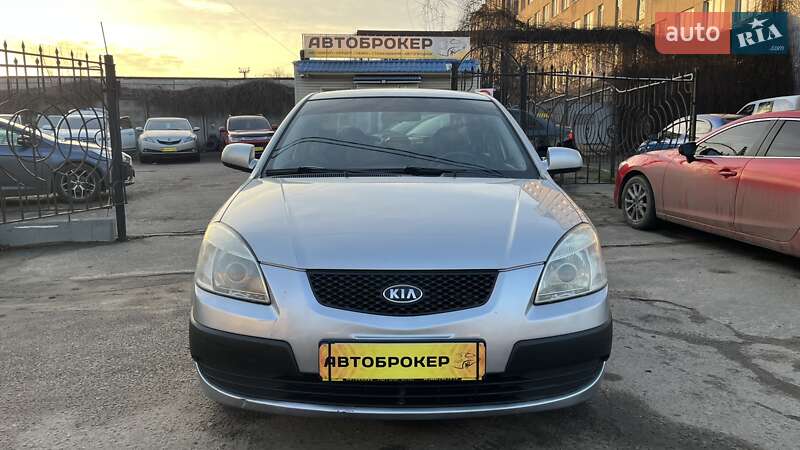 Седан Kia Rio 2006 в Николаеве