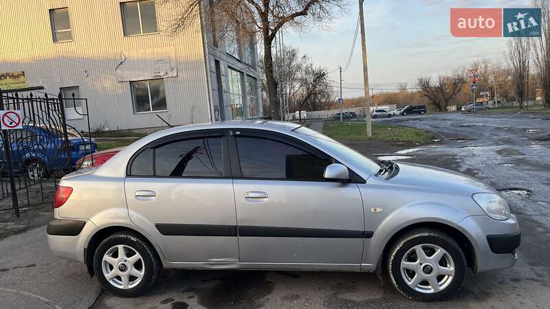 Седан Kia Rio 2006 в Николаеве