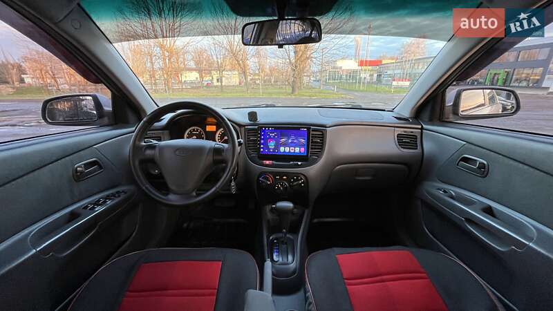 Седан Kia Rio 2006 в Николаеве