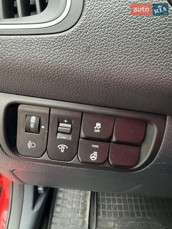 Хетчбек Kia Rio 2015 в Львові