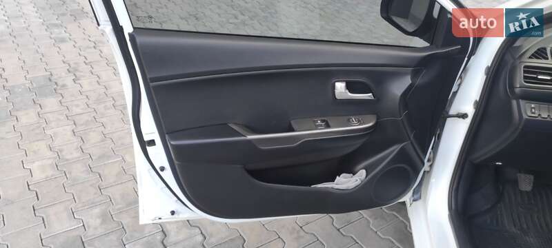 Седан Kia Rio 2012 в Хмельницком