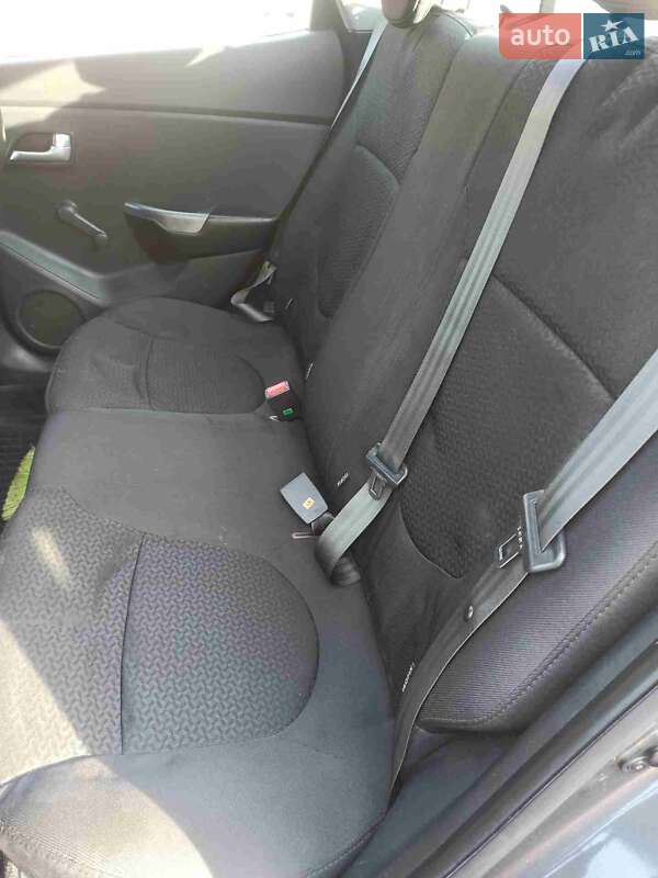 Седан Kia Rio 2013 в Полтаве