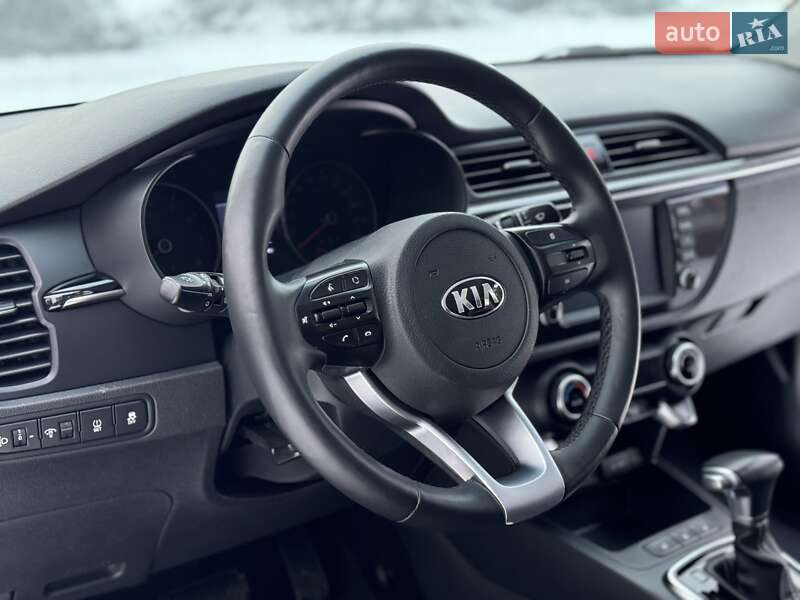 Седан Kia Rio 2017 в Киеве