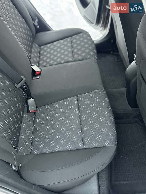 Седан Kia Rio 2017 в Киеве