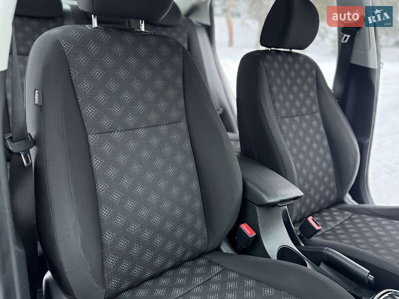 Седан Kia Rio 2017 в Киеве