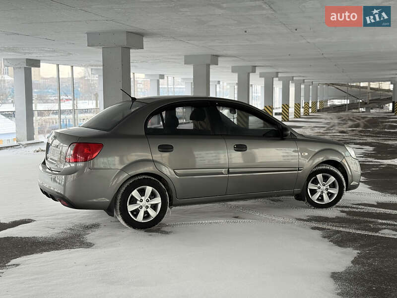 Седан Kia Rio 2010 в Харькове