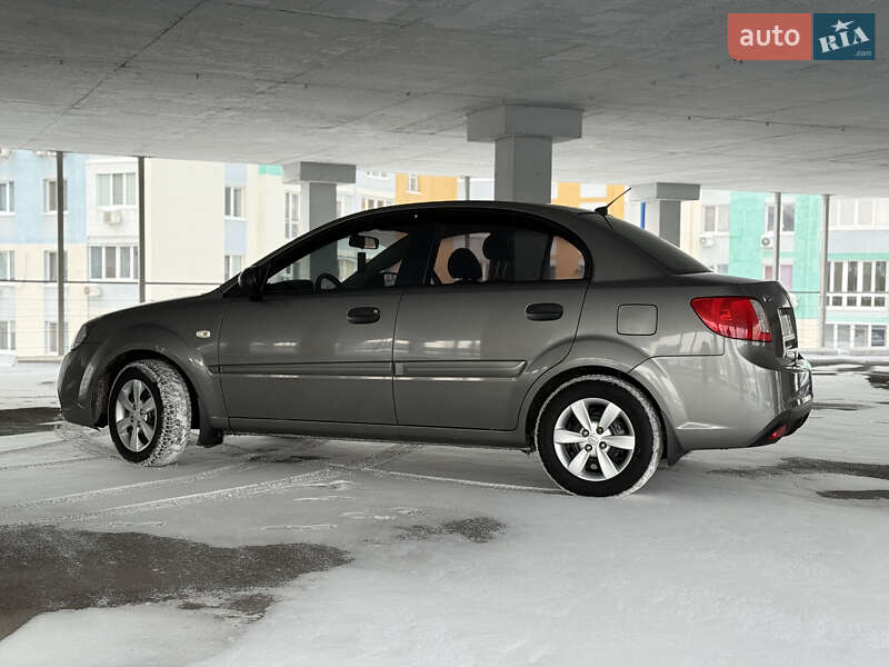 Седан Kia Rio 2010 в Харькове