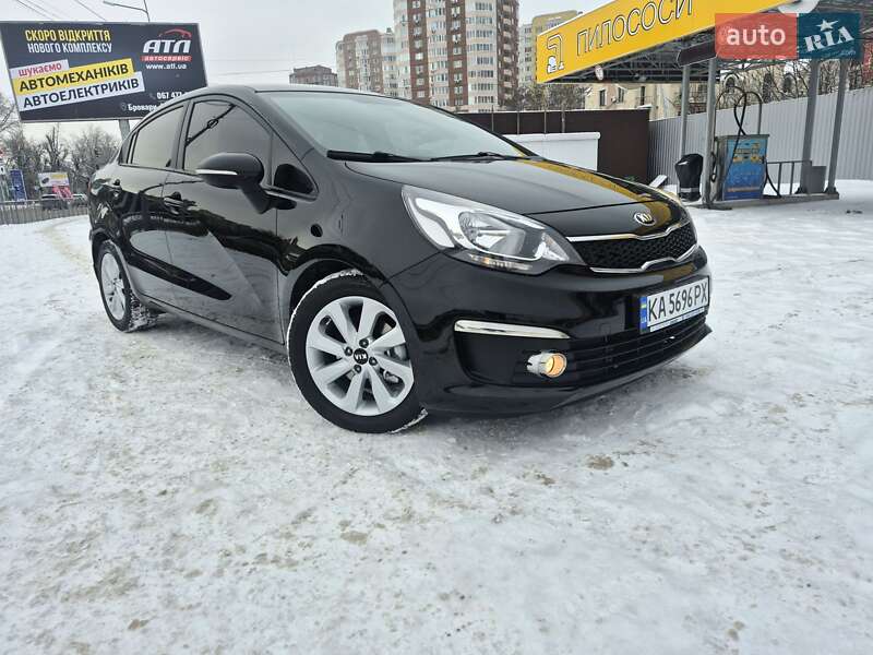Седан Kia Rio 2015 в Киеве