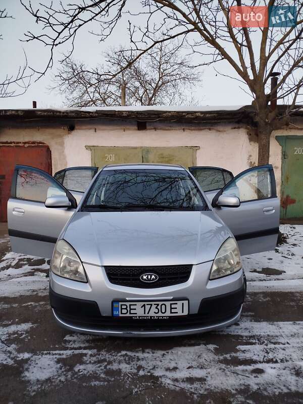 Хэтчбек Kia Rio 2007 в Николаеве