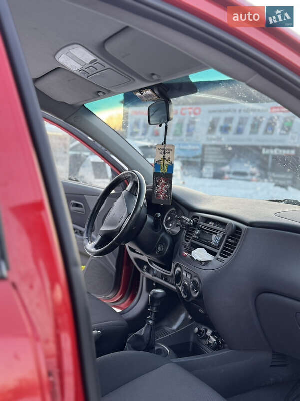 Хэтчбек Kia Rio 2005 в Львове