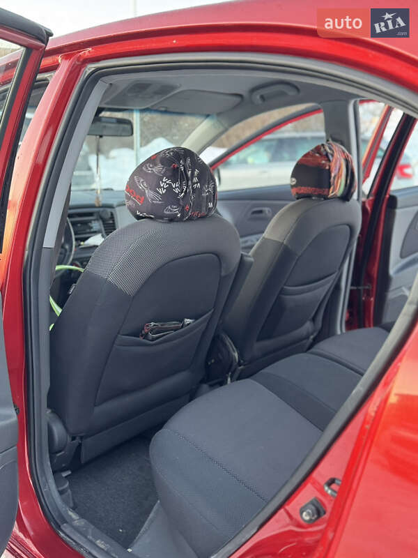 Хэтчбек Kia Rio 2005 в Львове