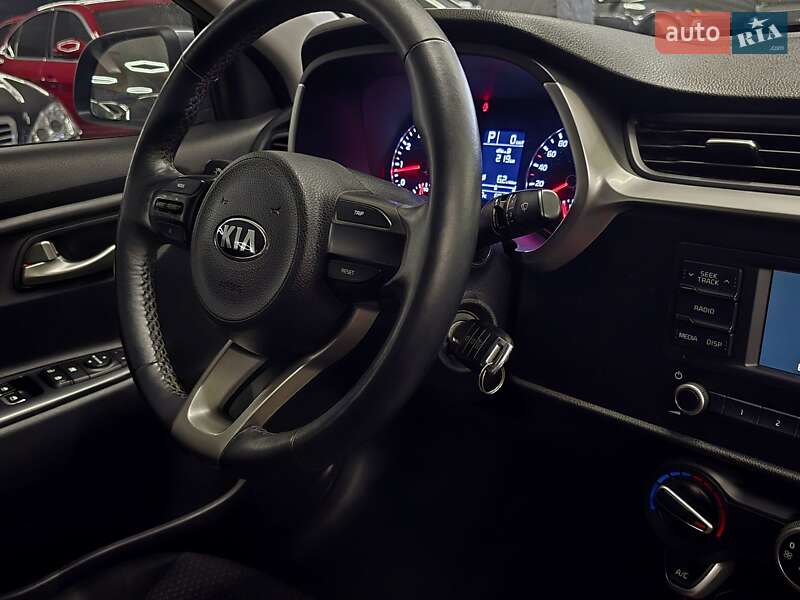 Седан Kia Rio 2021 в Николаеве