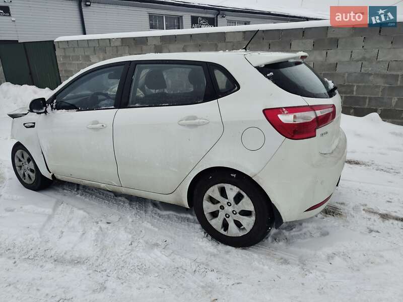 Хэтчбек Kia Rio 2012 в Остроге фото 9 Хэтчбек Kia Rio 2012 в Остроге
